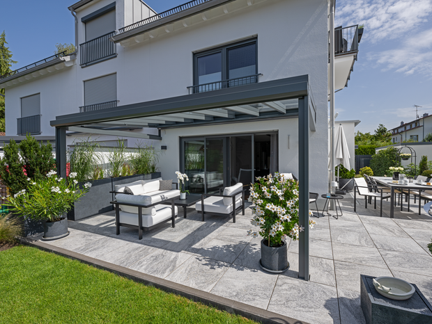 Terrasse mit Pergola